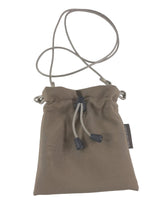 Laden Sie das Bild in den Galerie-Viewer, Leckerlie Tasche aus Softshell zum Umhängen