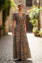 Load image into Gallery viewer, Wild, feminin & stilsicher - Maxikleid, Long Skirt oder Hose