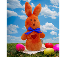 Laden Sie das Bild in den Galerie-Viewer, Plüschhase mit Herz Orange