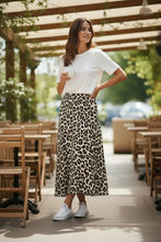 Load image into Gallery viewer, Wild, feminin & stilsicher - Maxikleid, Long Skirt oder Hose