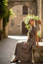 Load image into Gallery viewer, Wild, feminin & stilsicher - Maxikleid, Long Skirt oder Hose