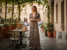 Load image into Gallery viewer, Wild, feminin & stilsicher - Maxikleid, Long Skirt oder Hose