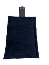 Laden Sie das Bild in den Galerie-Viewer, KvK Clutch Blanket aus Kunstleder