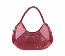 Laden Sie das Bild in den Galerie-Viewer, Weave Carrier - Hundetasche