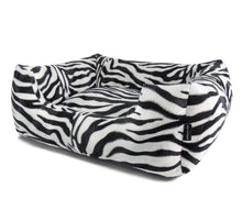 Laden Sie das Bild in den Galerie-Viewer, Super Soft Dog Lounge - Zebra Edition