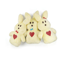 Laden Sie das Bild in den Galerie-Viewer, Osterhase mit Herz