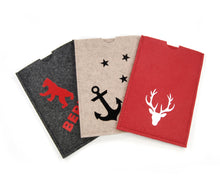 Laden Sie das Bild in den Galerie-Viewer, Handcrafted - Paw Passport Felt