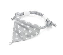 Laden Sie das Bild in den Galerie-Viewer, Handcrafted Scarope mit Herzen