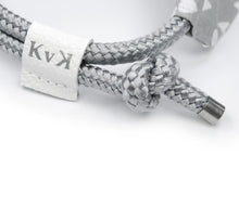 Laden Sie das Bild in den Galerie-Viewer, Handcrafted Scarope mit Herzen