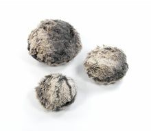 Laden Sie das Bild in den Galerie-Viewer, Fur Dot - Plüschball mit Quietscher