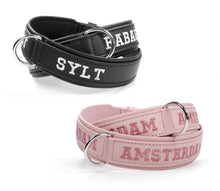 Laden Sie das Bild in den Galerie-Viewer, Handcrafted - Halsband Klassik Curved mit individueller Stickerei