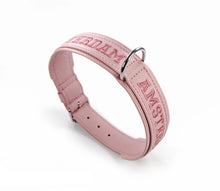 Laden Sie das Bild in den Galerie-Viewer, Handcrafted - Halsband Klassik Curved mit individueller Stickerei