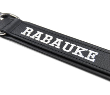 Laden Sie das Bild in den Galerie-Viewer, Handcrafted - Halsband Klassik Curved mit individueller Stickerei
