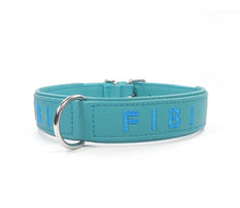 Laden Sie das Bild in den Galerie-Viewer, Handcrafted - Halsband Klassik Curved mit individueller Stickerei