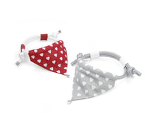 Laden Sie das Bild in den Galerie-Viewer, Handcrafted Scarope mit Herzen