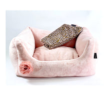 Laden Sie das Bild in den Galerie-Viewer, Super Soft Dog Lounge mit angesagtem Leo Design