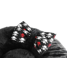 Laden Sie das Bild in den Galerie-Viewer, Donut Cushion Skull - Mini & Midi Size