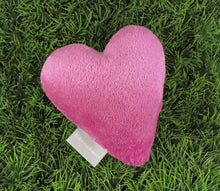 Laden Sie das Bild in den Galerie-Viewer, Plüsch-Herz mit oder ohne Quietscher