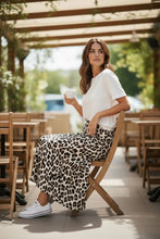 Load image into Gallery viewer, Wild, feminin &amp; stilsicher - Maxikleid, Long Skirt oder Hose
