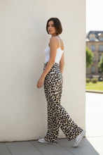 Load image into Gallery viewer, Wild, feminin &amp; stilsicher - Maxikleid, Long Skirt oder Hose
