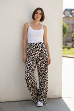 Load image into Gallery viewer, Wild, feminin &amp; stilsicher - Maxikleid, Long Skirt oder Hose
