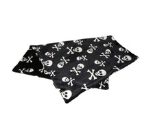 Laden Sie das Bild in den Galerie-Viewer, KvK Skull Blanket Super Soft - Hundedecke
