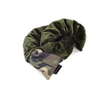 Laden Sie das Bild in den Galerie-Viewer, Super Soft Dog Lounge im stylischen Camo Design
