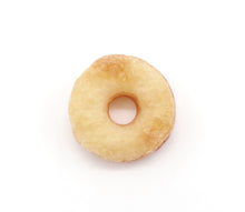 Laden Sie das Bild in den Galerie-Viewer, Quark Käse Donuts „Light Weight“ - leckere Hundeleckerchen
