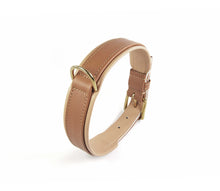 Laden Sie das Bild in den Galerie-Viewer, Handcrafted - Halsband Klassik Curved Cognac Edition
