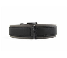 Laden Sie das Bild in den Galerie-Viewer, KvK Handcrafted - Halsband Klassik Curved Black Label
