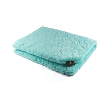 Laden Sie das Bild in den Galerie-Viewer, BlaMa - Limited Blanket Mat - 2 Ply Tiffany
